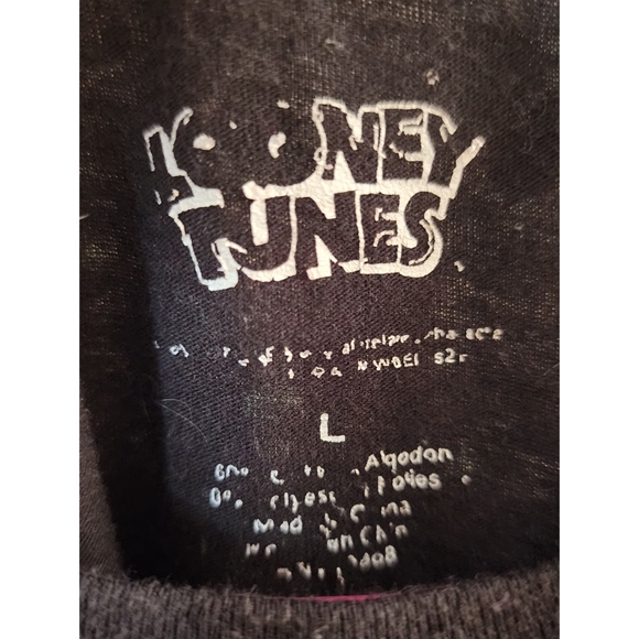 Warner Bros Looney Tunes TShirt Black Daffy, Bugs, Tweety, Sylvester Size L - Picture 4 of 4